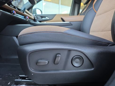 Used 2025 Chevrolet Equinox ACTIV w/ Safety and Technology Package image 17