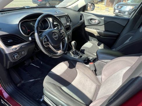 Used 2017 Jeep Cherokee Sport image 9