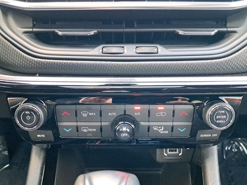 New 2026 Jeep Compass Latitude w/ Sun and Sound Group AWD/4WD image 21