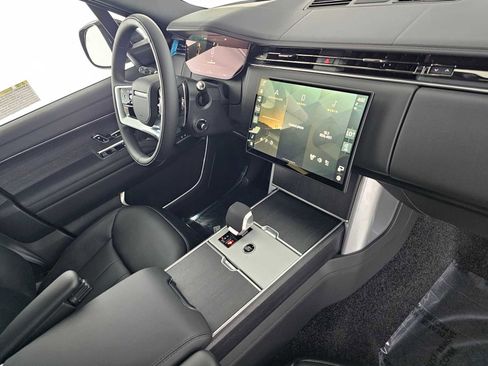 New 2025 Land Rover Range Rover SE image 11
