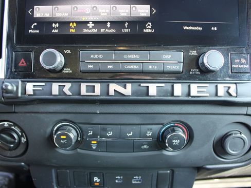 Used 2025 Nissan Frontier SV image 39