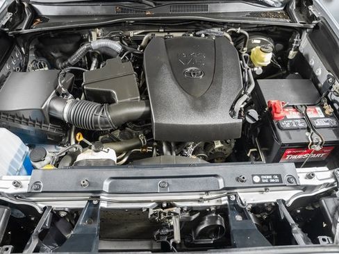 Used 2017 Toyota Tacoma SR5 image 21