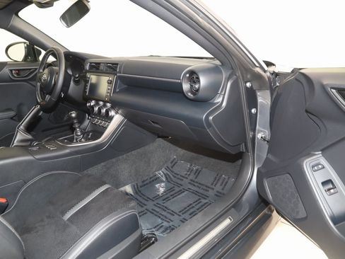 Used 2024 Toyota GR86 Premium image 40