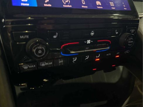 Used 2025 Jeep Grand Cherokee L Limited w/ Black Appearance Package image 18