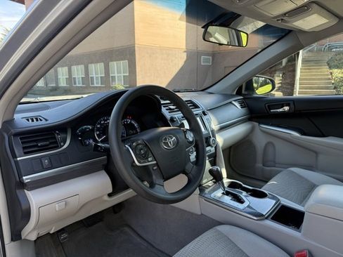 Used 2014 Toyota Camry LE image 21