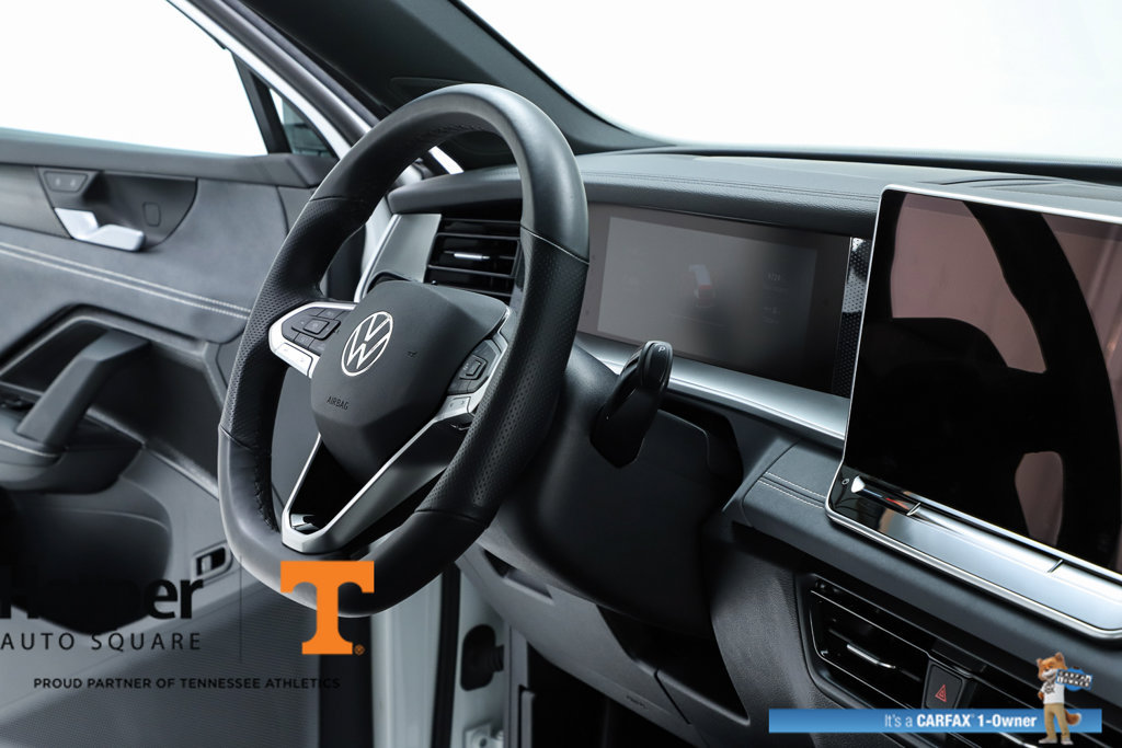Used 2025 Volkswagen Tiguan SE R-Line AWD/4WD image 35