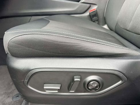 Used 2025 Jeep Grand Cherokee L Laredo image 19