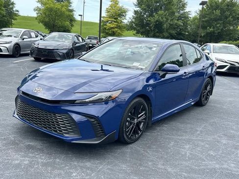 Used 2025 Toyota Camry SE w/ Convenience Package FWD image 8
