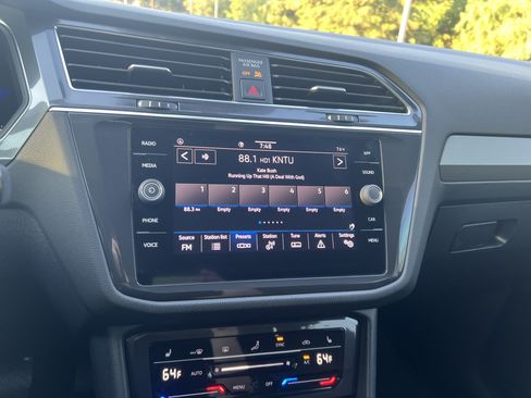 Certified 2022 Volkswagen Tiguan SE FWD image 20