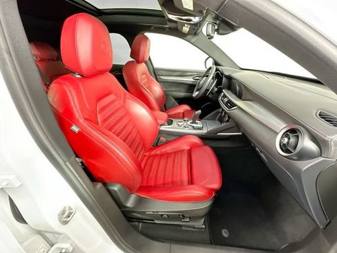Used 2023 Alfa Romeo Stelvio Veloce AWD/4WD image 31