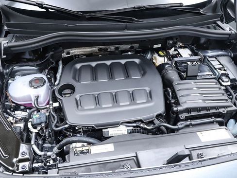 New 2025 Volkswagen Tiguan SE image 28