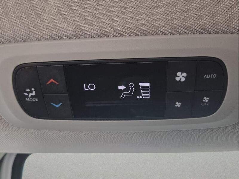 Used 2024 Chrysler Pacifica Touring-L FWD image 14