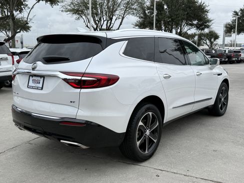 Used 2020 Buick Enclave Essence w/ Sport Touring Edition image 5