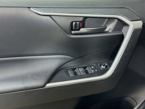 Used 2021 Toyota RAV4 LE AWD/4WD image 13