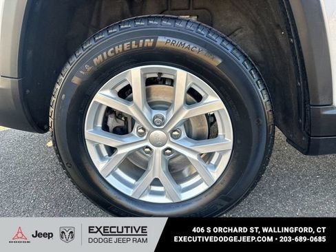 Used 2023 Jeep Grand Cherokee L Limited AWD/4WD image 14