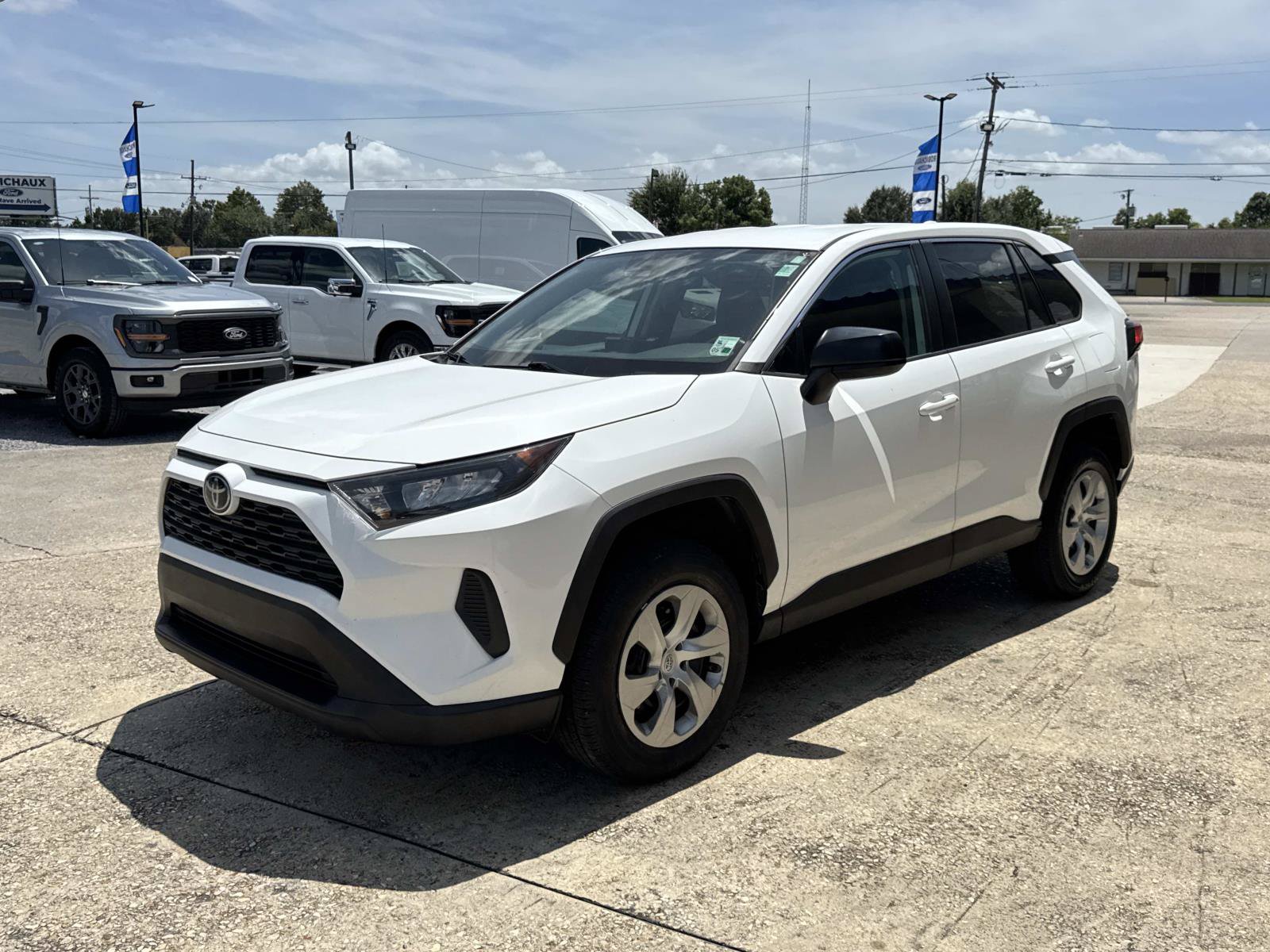 Used 2022 Toyota RAV4 LE FWD image 3