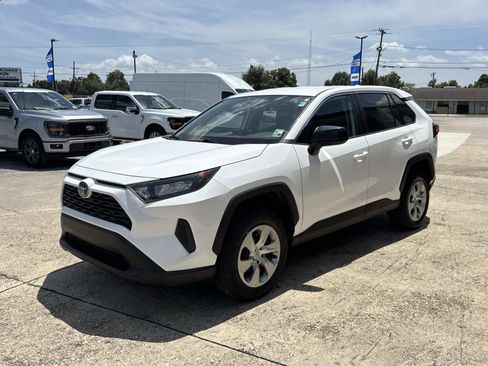 Used 2022 Toyota RAV4 LE FWD image 3