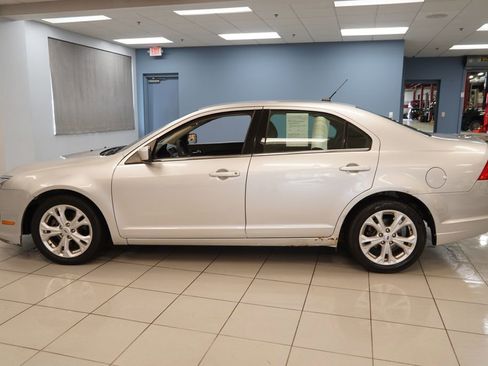 Used 2012 Ford Fusion SE image 2