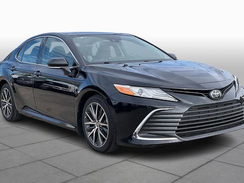 Used 2024 Toyota Camry XLE image 2