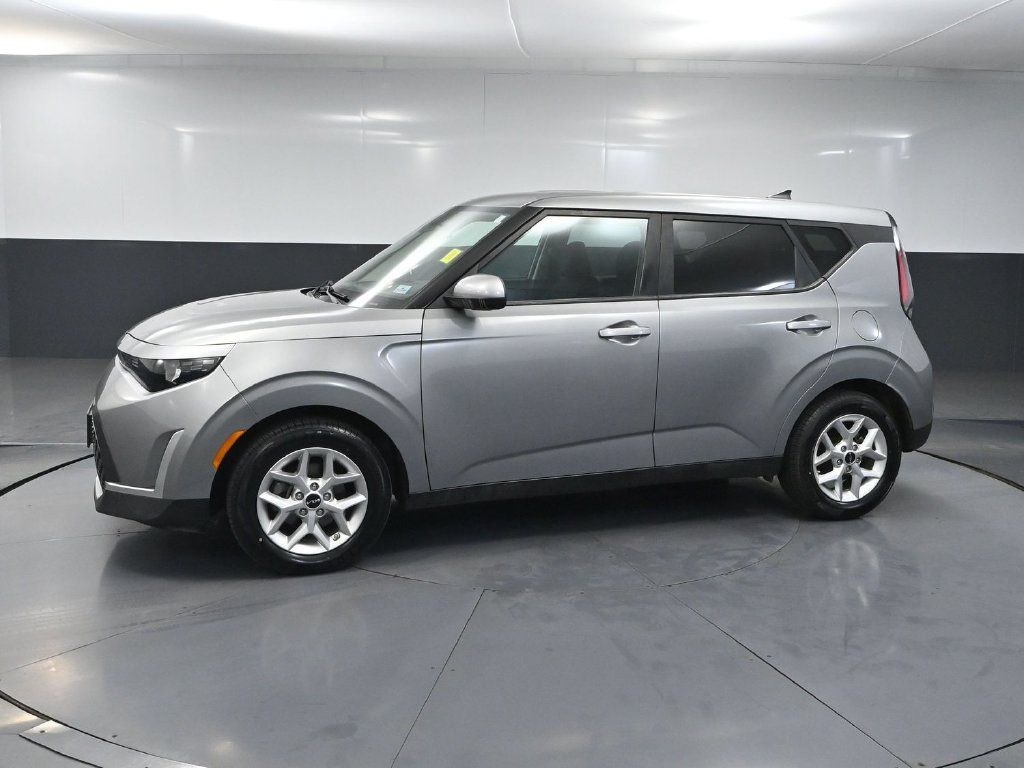 Used 2023 Kia Soul LX w/ LX Technology Package FWD image 8