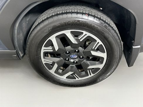 Used 2025 Subaru Forester Premium AWD/4WD image 11