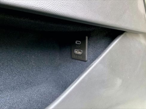 Used 2025 Cadillac Escalade Premium Luxury image 38