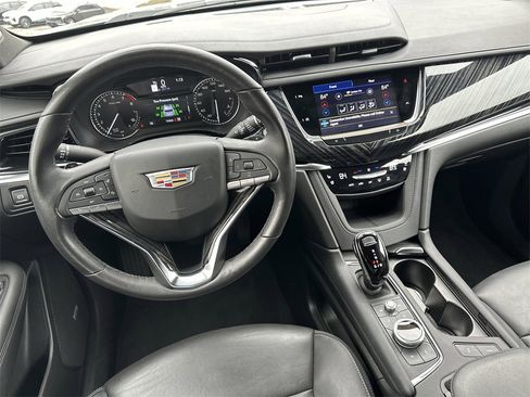 Certified 2025 Cadillac XT6 Premium Luxury image 31