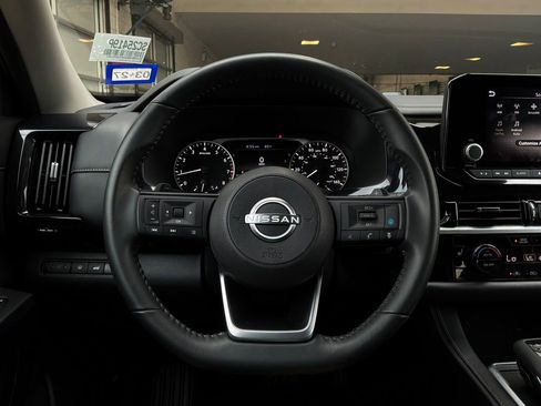 Used 2025 Nissan Pathfinder SV FWD image 34