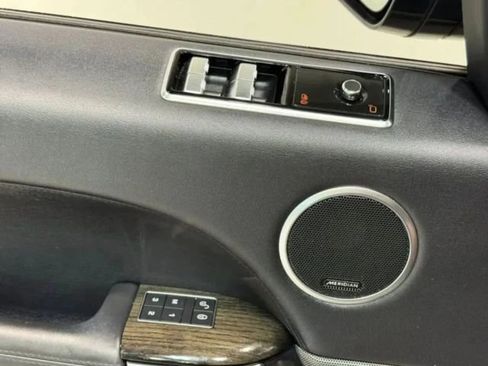 Used 2018 Land Rover Range Rover Sport HSE image 11
