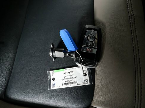 Used 2023 Ford Bronco Wildtrak image 24