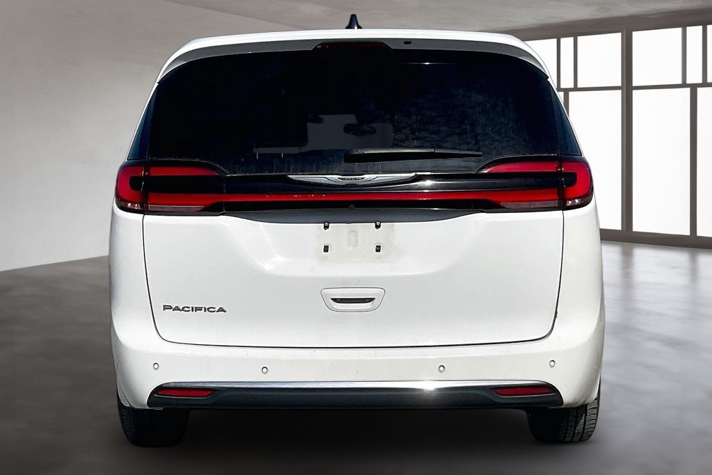 Used 2025 Chrysler Pacifica Select FWD image 5