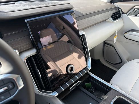 New 2026 GMC Acadia Denali image 18