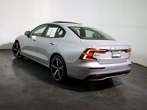 Used 2024 Volvo S60 B5 Core image 2
