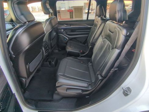 Used 2023 Jeep Grand Cherokee L Overland w/ Luxury Tech Group IV image 14