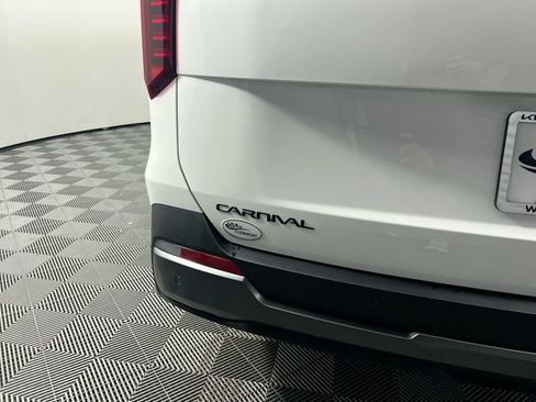 New 2027 Kia Carnival SX w/ Dark Edition Package FWD image 5