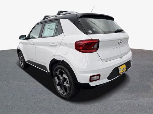 New 2026 Hyundai Venue SEL FWD image 2