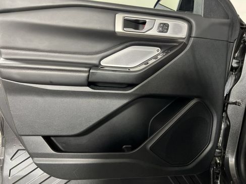 Used 2020 Ford Explorer Platinum w/ Premium Technology Package AWD/4WD image 14