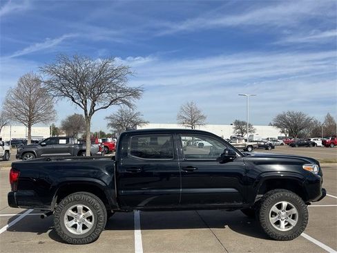 Used 2020 Toyota Tacoma SR image 3