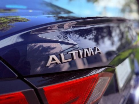 Used 2024 Nissan Altima 2.5 SR FWD image 32