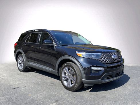 Used 2023 Ford Explorer XLT w/ Equipment Group 202A image 2