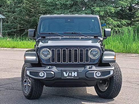 Used 2025 Jeep Wrangler Unlimited Sahara AWD/4WD image 29