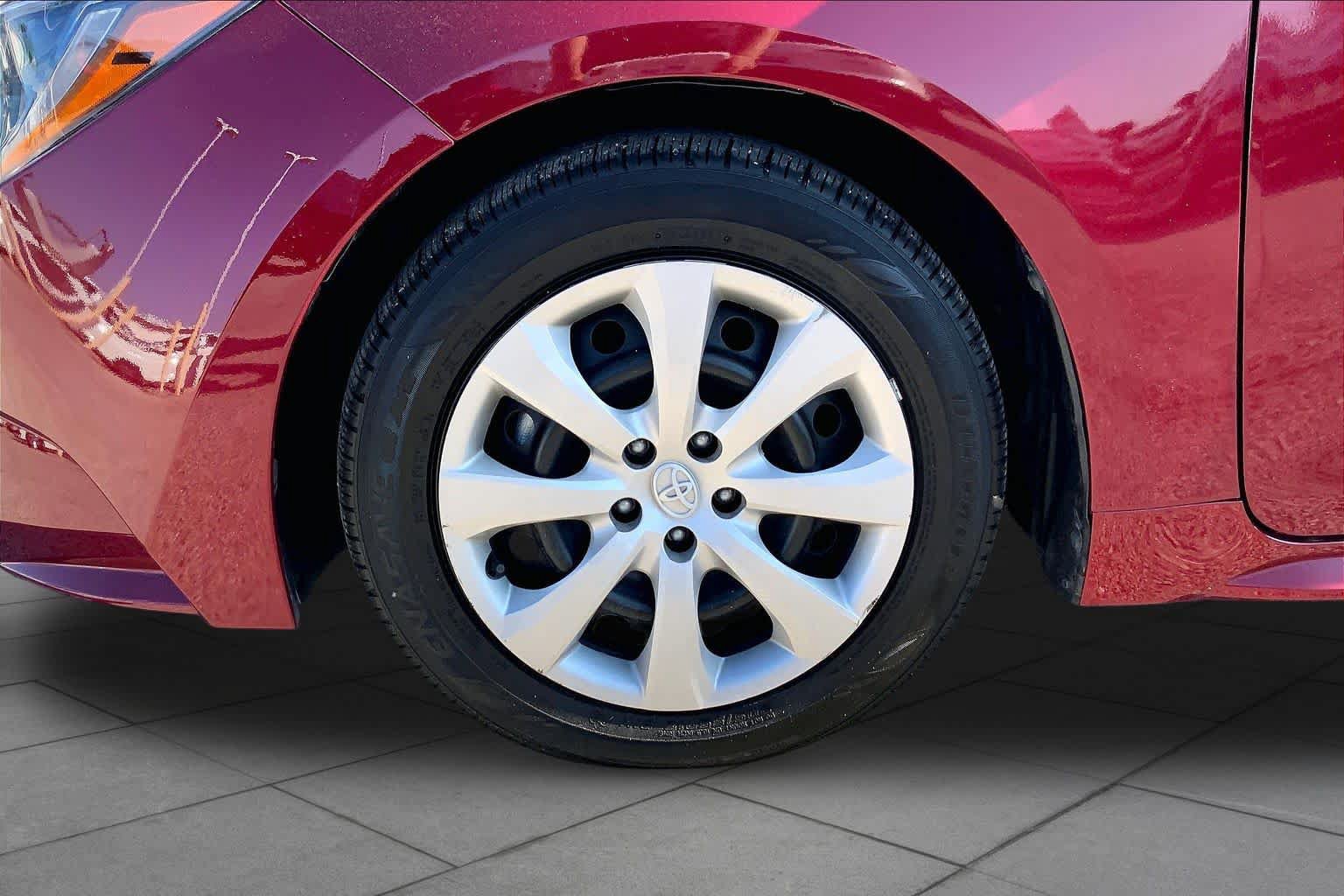 Used 2025 Toyota Corolla LE FWD image 11