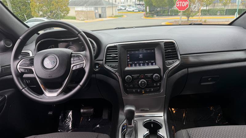 Used 2020 Jeep Grand Cherokee Laredo AWD/4WD image 22