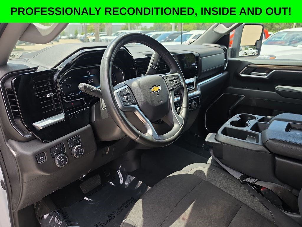 Used 2025 Chevrolet Silverado 2500 LT w/ Convenience Package AWD/4WD image 8