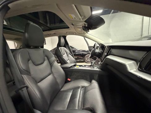 Used 2019 Volvo XC60 T5 Momentum w/ Multimedia Package AWD/4WD image 36