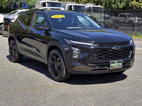 Used 2024 Chevrolet Trax ACTIV w/ Sunroof Package FWD image 5