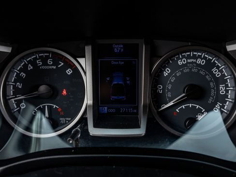 Used 2020 Toyota Tacoma SR5 image 18