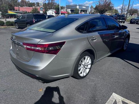 Used 2013 Toyota Avalon Limited image 3