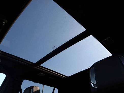 Used 2022 Cadillac Escalade Premium Luxury w/ Performance Package image 5