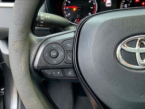 Used 2021 Toyota RAV4 LE image 23